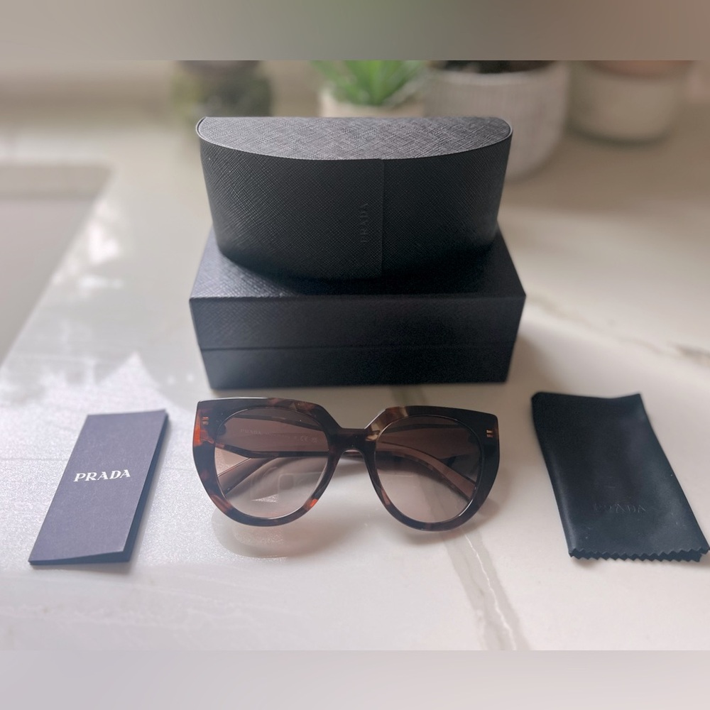 Prada Sunglasses PR 14WS